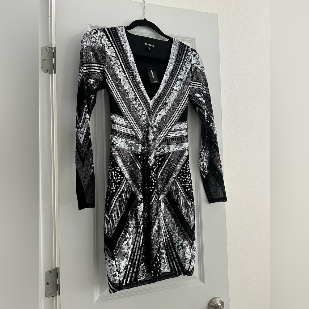 NWT EXPRESS Black & Silver Sequin Deep V-Neck New Years Eve Mini Dress